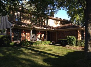 2816 Springbrook Rd, Crystal Lake, IL 60012