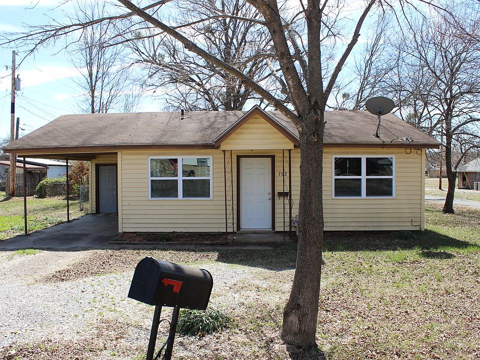 1st image of 702 W Caddo Ave