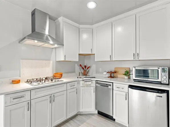 1111 W 10th St APT 213, Austin, TX 78703