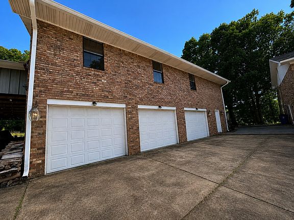 2nd image of 1409 Drake Dr