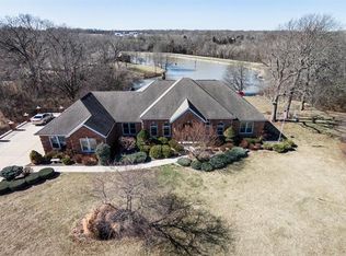 3 Eagle Lake Dr, Columbia, IL 62236