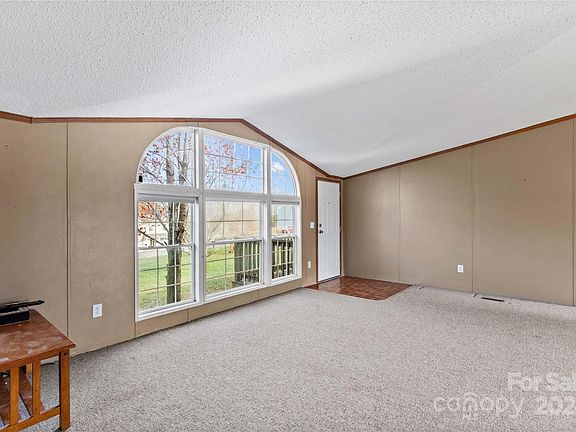 4th image of 227 Grassy Meadow Ln