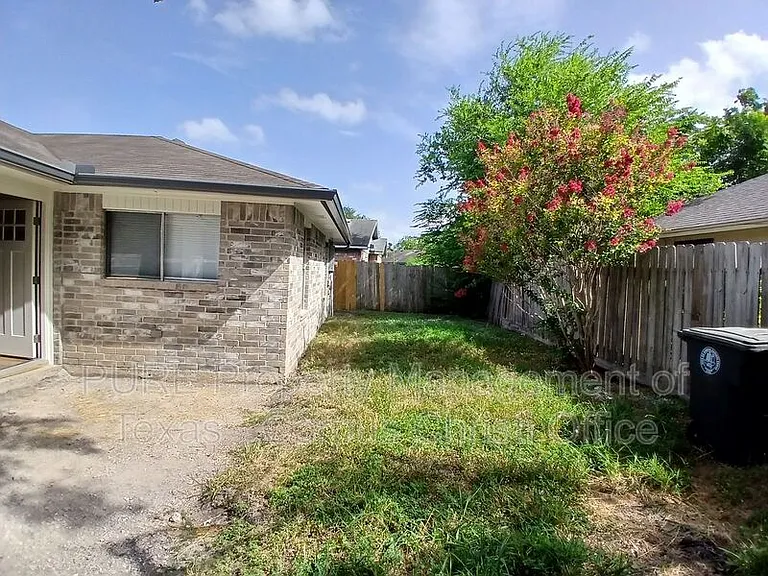 2725 Allencrest Dr — Photo 36