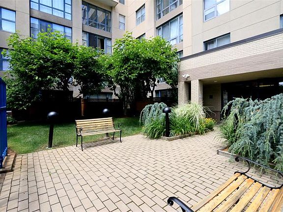 5th image of 172 Gore St #212