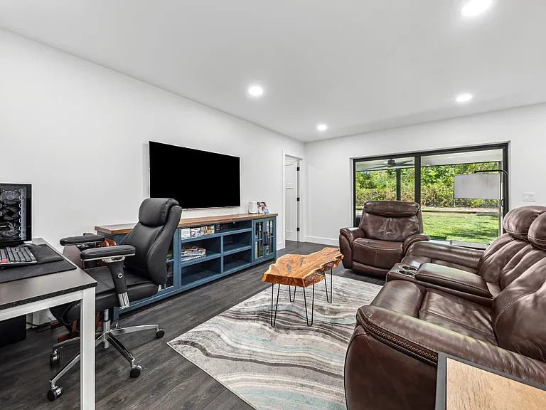 10908 SE Hobart St — Photo 7
