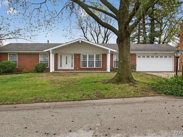 110 Wildwood Ct, Saint Charles, MO 63303