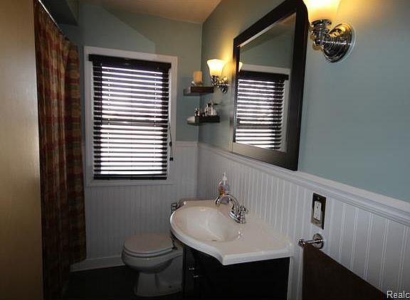 2nd image of 18020 Biehl St