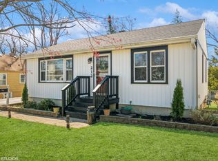 212 Orton Ave, Wauconda, IL 60084