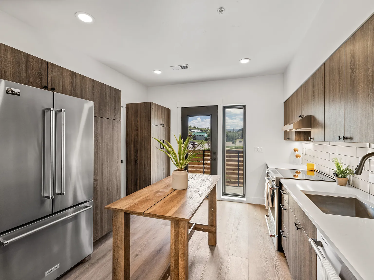 2 bed, 2.5 bath, 2982 sqft, $7,500 — Photo 4