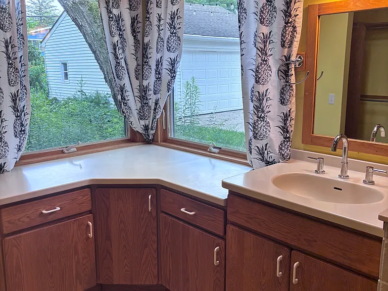 115 Gralake Ave — Photo 30