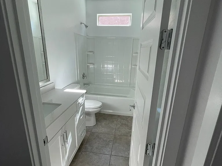 9224 W Montecito Ave — Photo 4