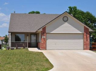 210 W Harmony Cir, Rose Hill, KS 67133