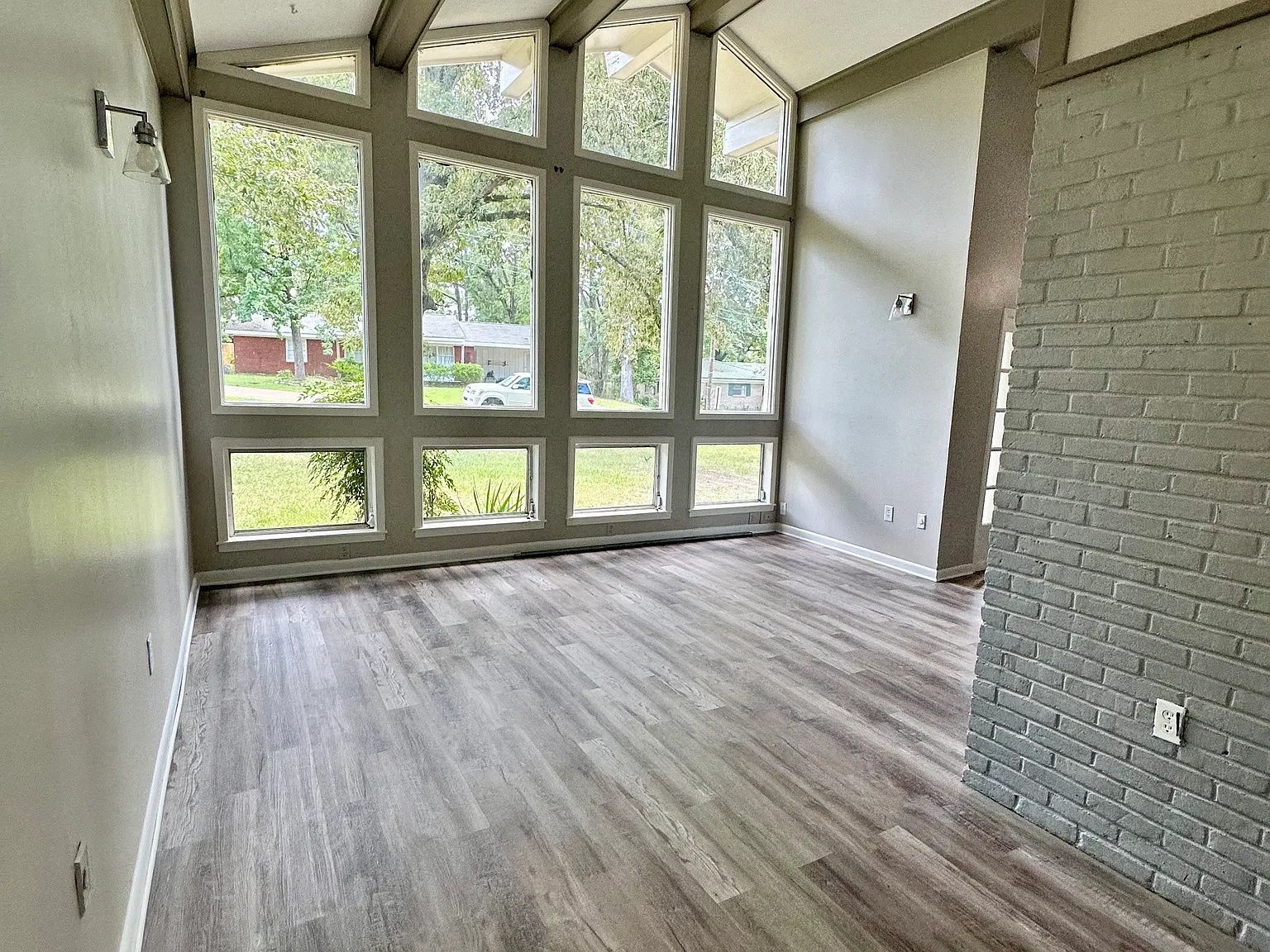 4 bed, 2646 sqft, $2,300 — Photo 2