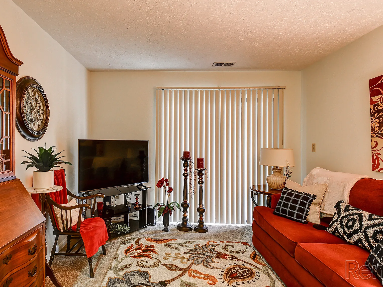 Hickory Knoll Apartments — Photo 2