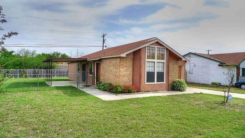 2nd image of 404 Saddle Dr