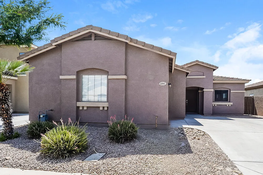 3 bed, 2.0 bath, 1346 sqft, $2,490 — Photo 3