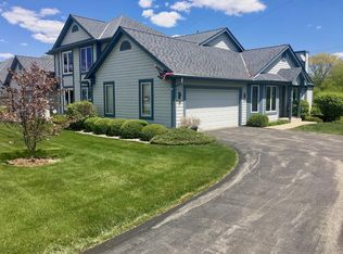 913 Bay View Cir, Mukwonago, WI 53149