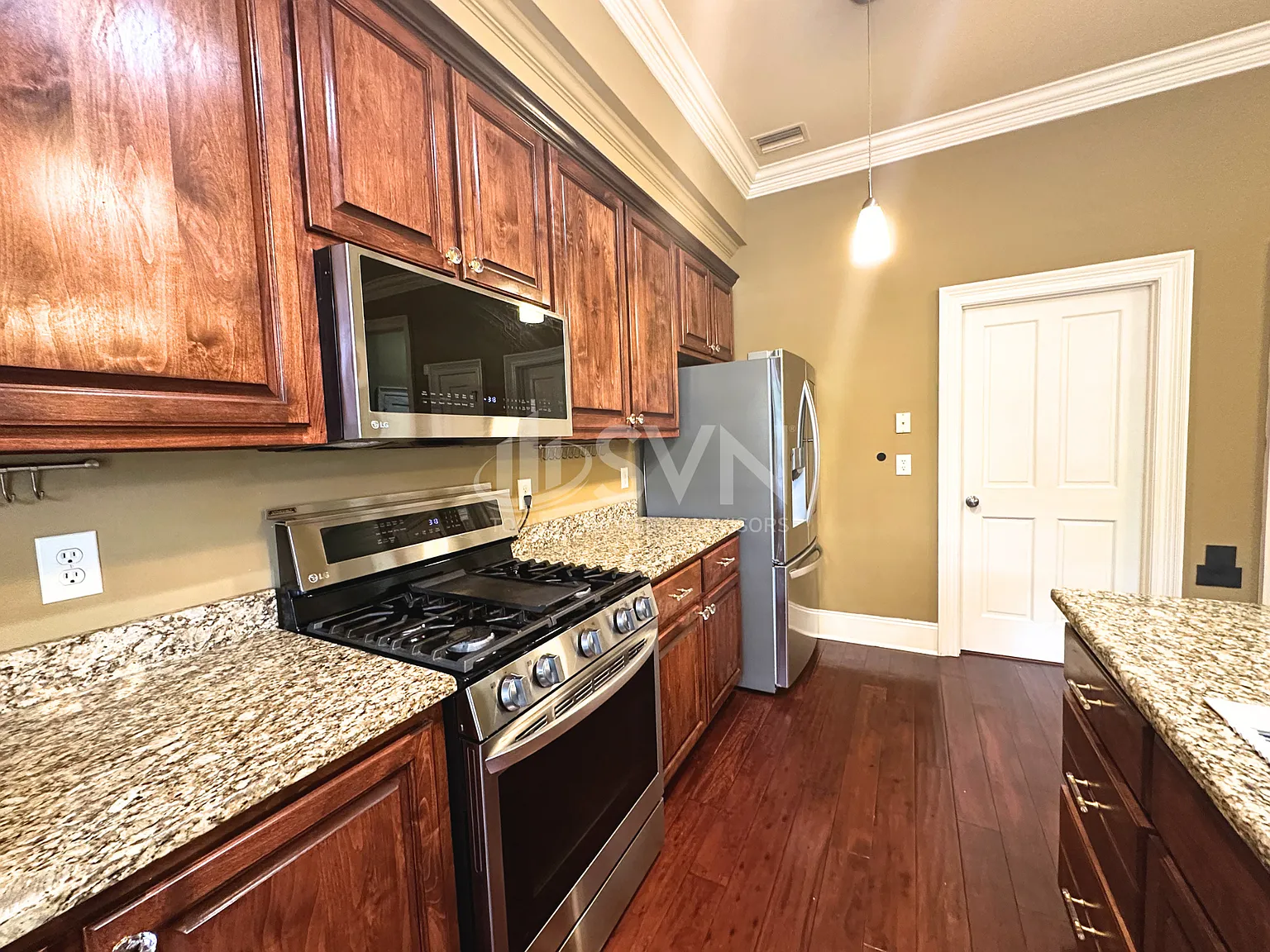 2 bed, 2.5 bath, 1850 sqft, $2,400 — Photo 4