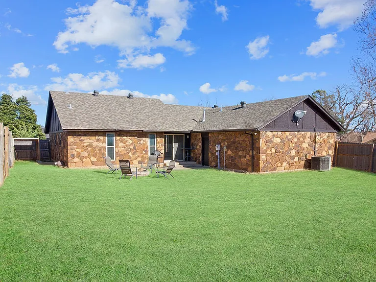 9724 Kent Dr — Photo 23