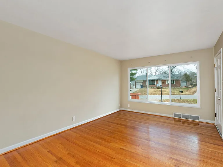 9518 Arban Dr — Photo 2