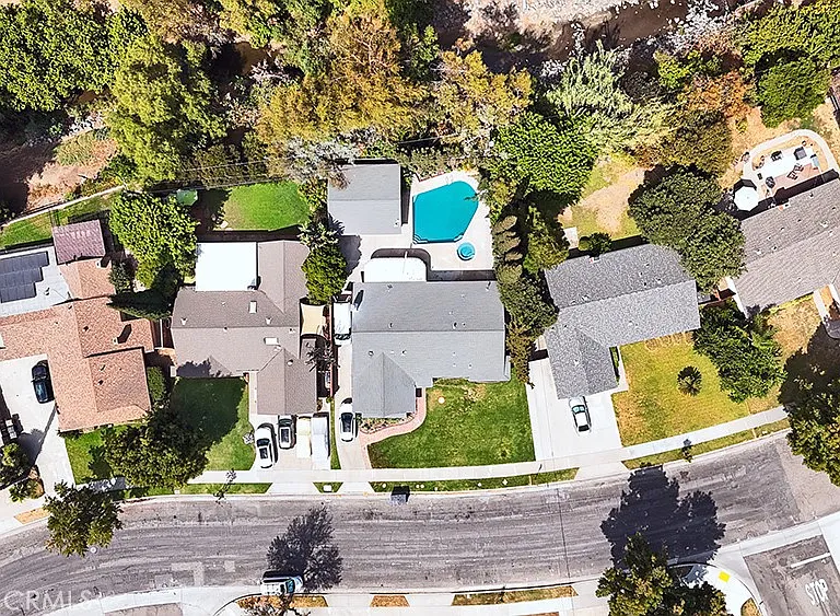 2149 Victoria Dr — Photo 44