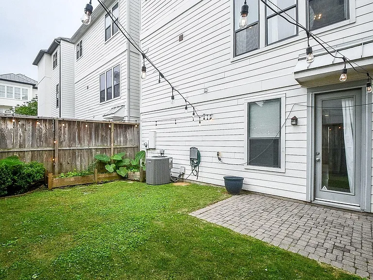 2222 Hilshire Lake Dr — Photo 30