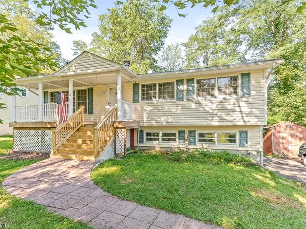 14 Center St, Stanhope, NJ 07874