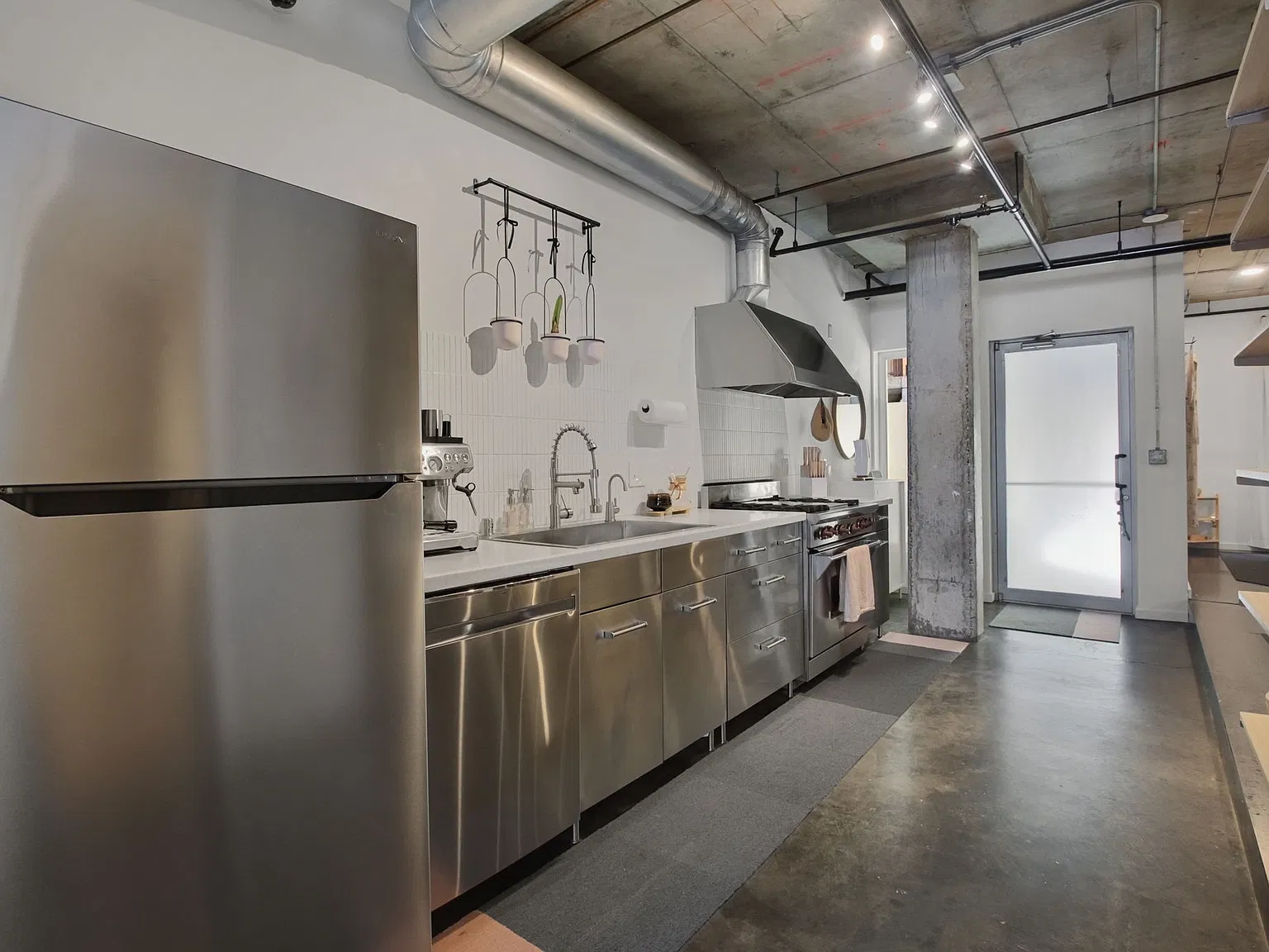 1 bed, 790 sqft, $3,250 — Photo 4