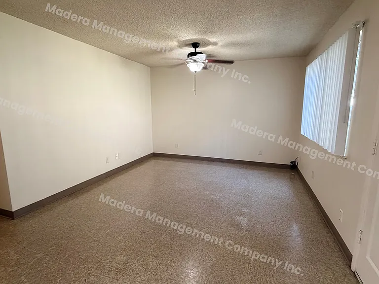 212 N C St — Photo 3