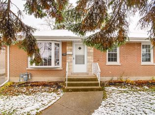 1240 Sunnyside Dr, Berkeley, IL 60163