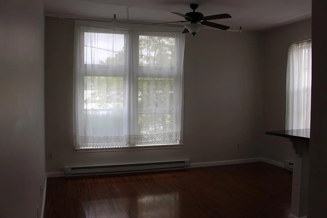 2 bed, 1.5 bath, 658 sqft, $2,350 — Photo 3