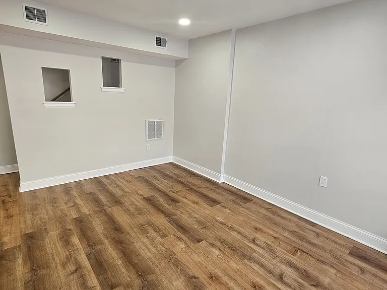 1258 Lisa Dr — Photo 11