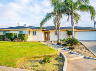 2913 Christmas Tree Ln, Bakersfield, CA 93306