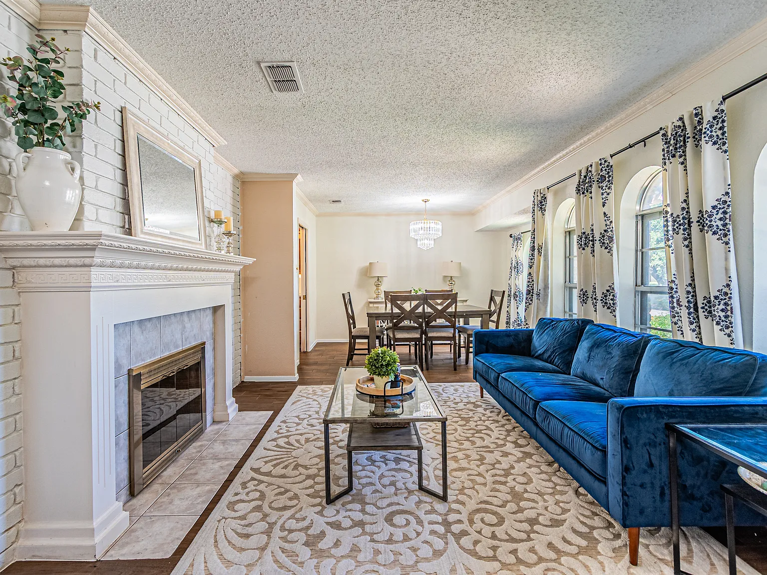 4 bed, 2244 sqft, $2,800 — Photo 3