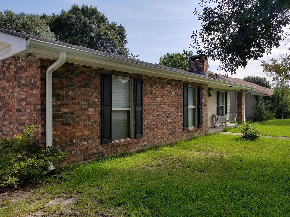 1st image of 132 Vanessa Ave
