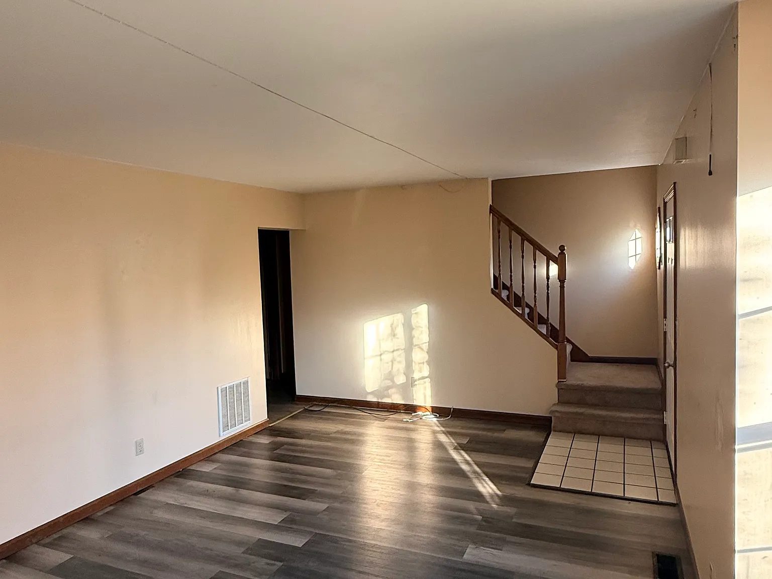 54 Tory Cir — Photo 2