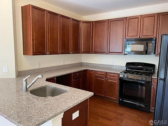 3rd image of 2106 Enclave Cir