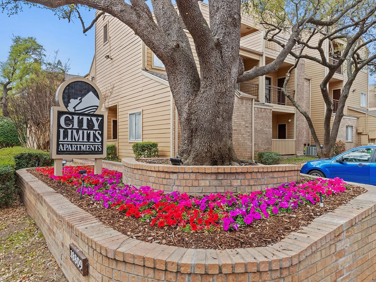 City Limits — Photo 3