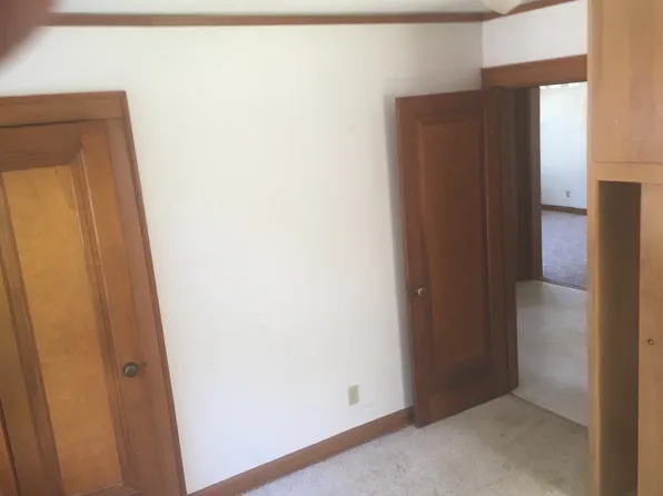 473-475 W Oakland Ave, Port Washington, WI 53074