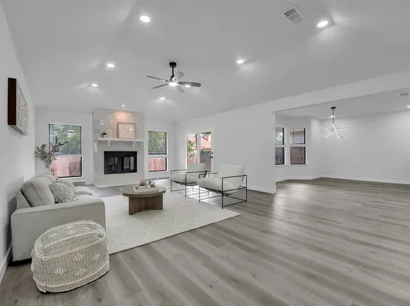 6525 Aires Dr, Arlington, TX 76001