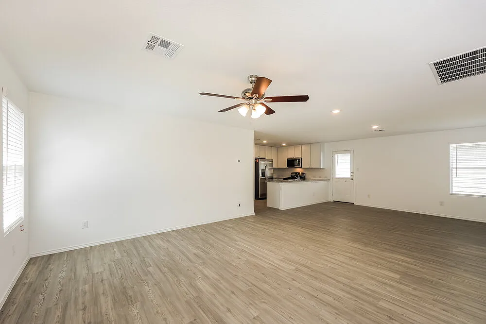 3 bed, 2.0 bath, 1440 sqft, $1,520 — Photo 4
