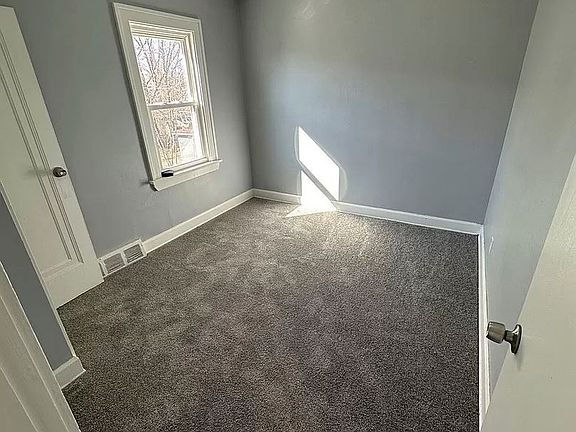 5th image of 11817 Dove Ave #1