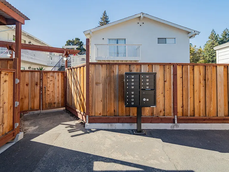 217 Berry St #H — Photo 9