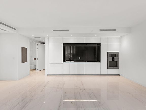 4th image of 300 Biscayne Boulevard Way #1508