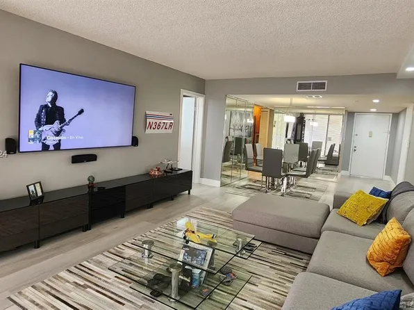 16401 Golf Club Rd APT 302, Weston, FL 33326