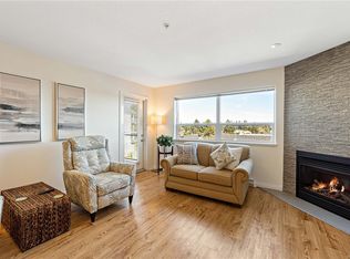 1633 Dufferin Cres #211, Nanaimo, BC V9S 5T4