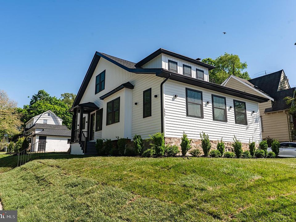 1st image of 222 Runnymede Ave