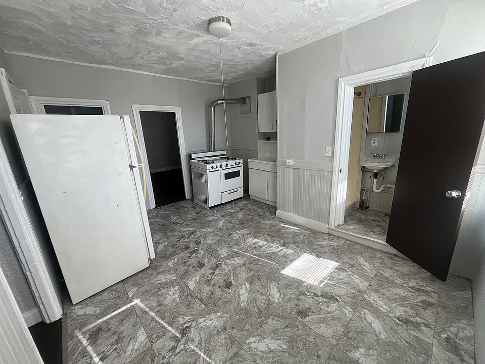 8 Audrey St #18
