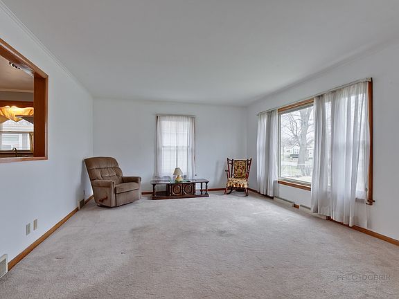 Open to the Kitchen - perfect for entertaining