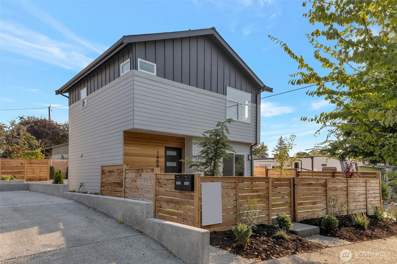 1605 SW Kenyon Street photo 1